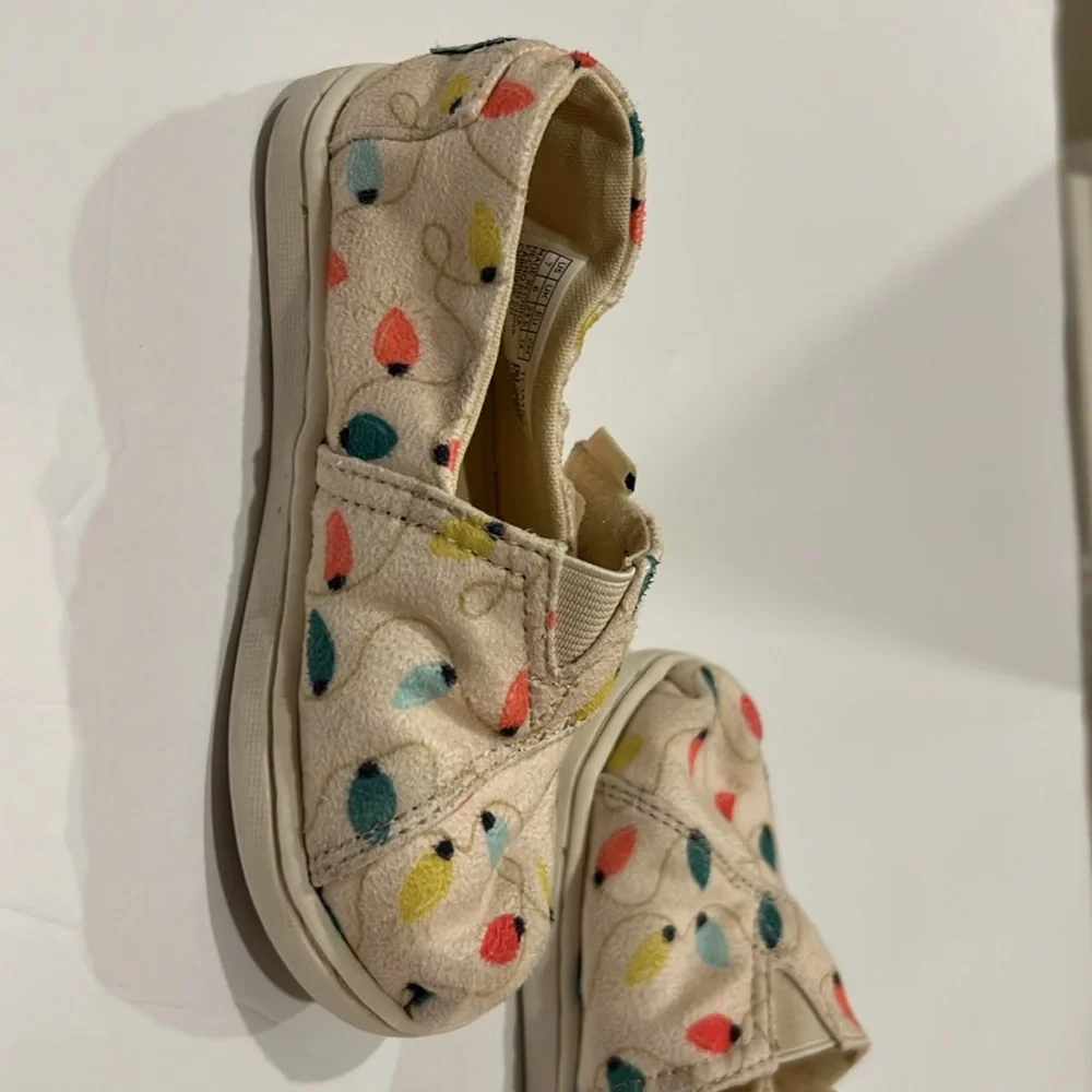 TOMS Belmont Toddler Girl Slip On Shoe Cream Christmas Light Bulb US7 - Picture 8 of 15